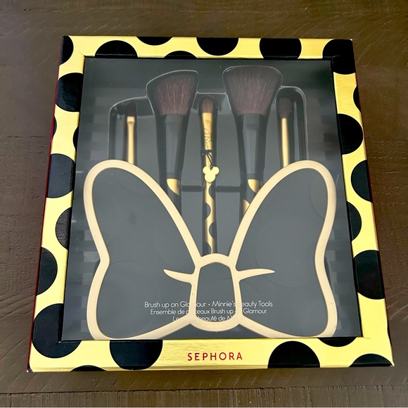 SOLD!! Sephora x Minnie Mouse Brush Set - Picture 1 of 5